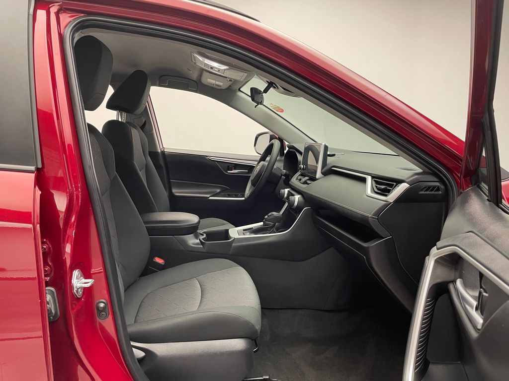 2023 Toyota RAV4 XLE 17