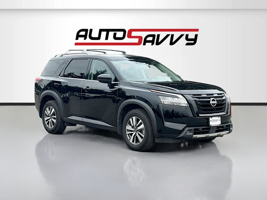 2023 Nissan Pathfinder SL 4WD's photo
