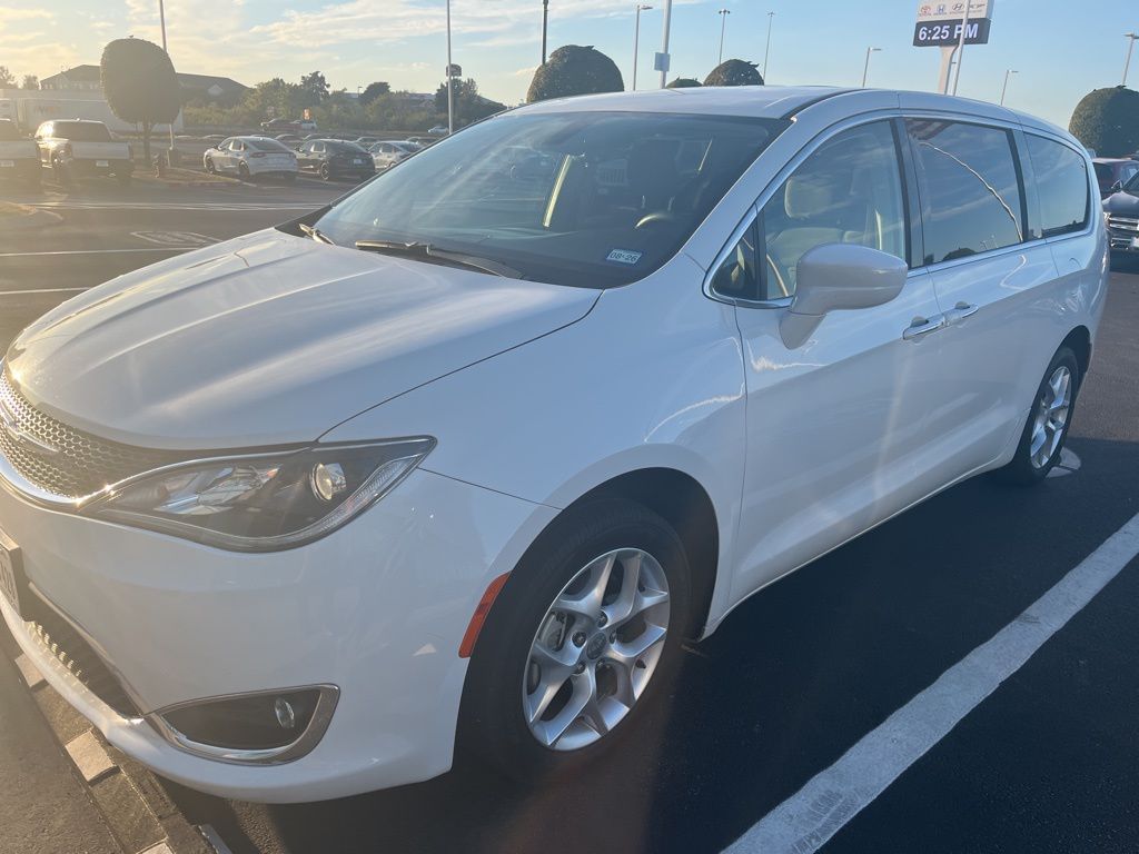 Thumbnail: 2018 Chrysler Pacifica - 6