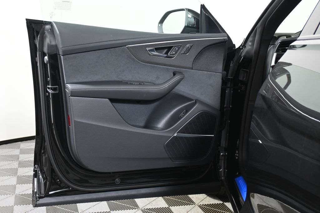 Thumbnail: 2026 Audi SQ8 - 23