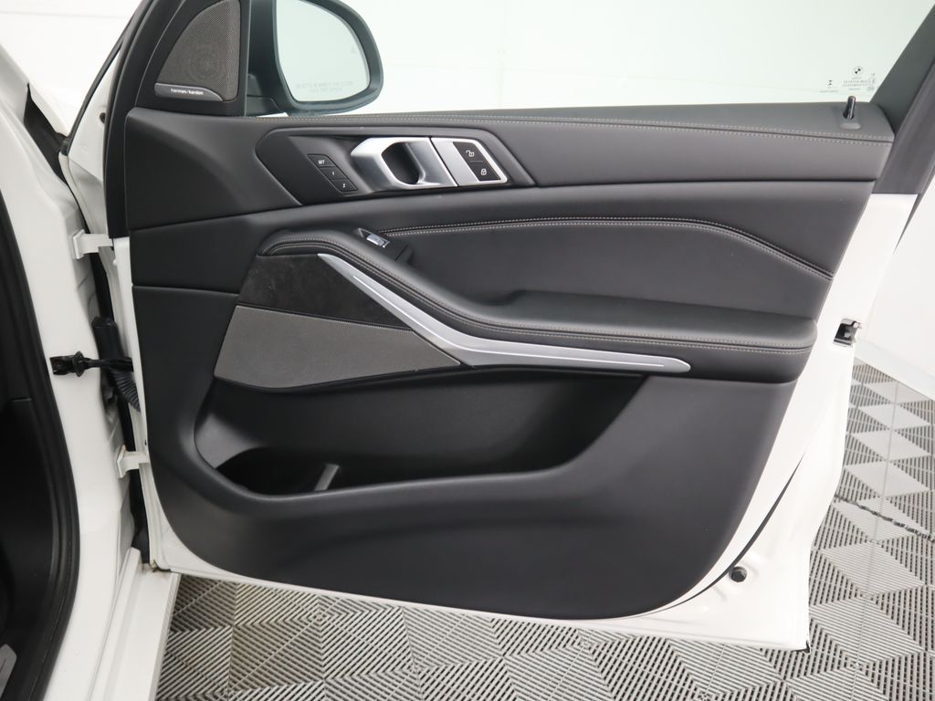 Thumbnail: 2023 BMW X7 - 27