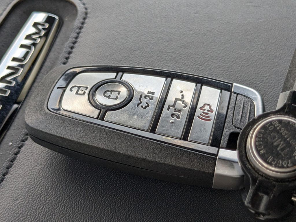 2025 Ford F-150 Lightning Platinum