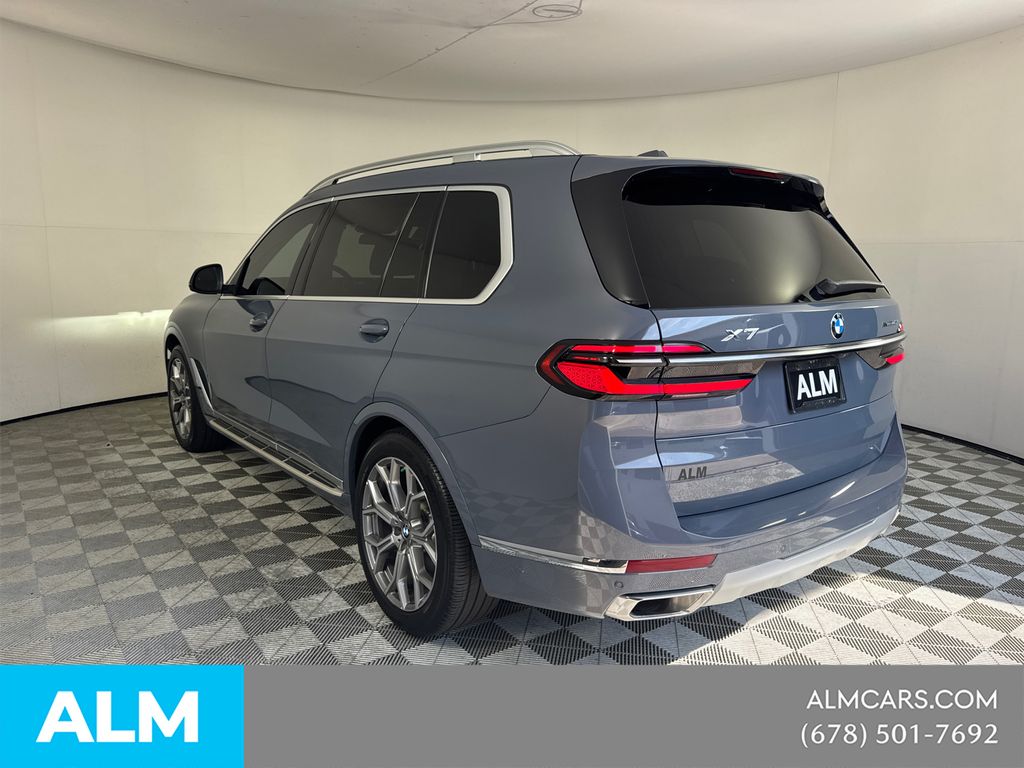 Used 2024  BMW xDrive40i image 8