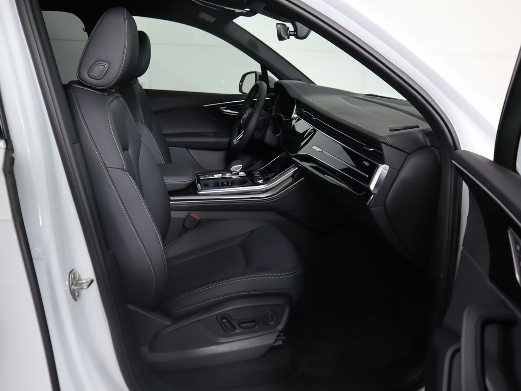 Thumbnail: 2025 Audi Q7 - 21