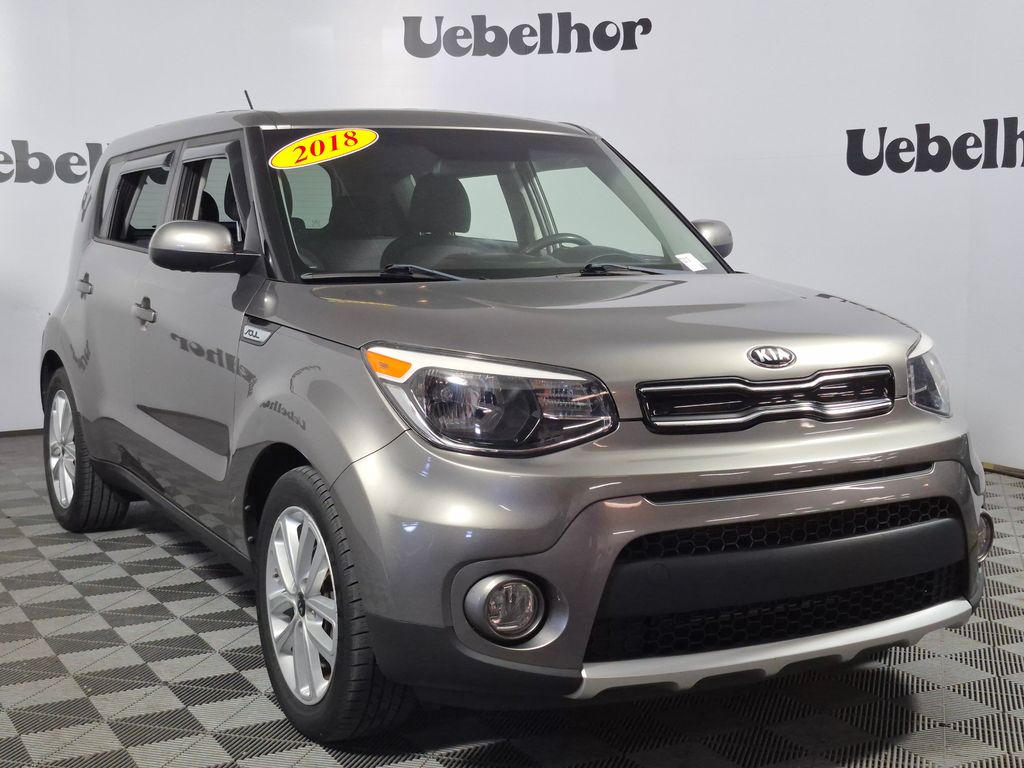 2018 Kia Soul Gris (Titanium Gray) Vagón Tracción delantera 6 velocidades Automática