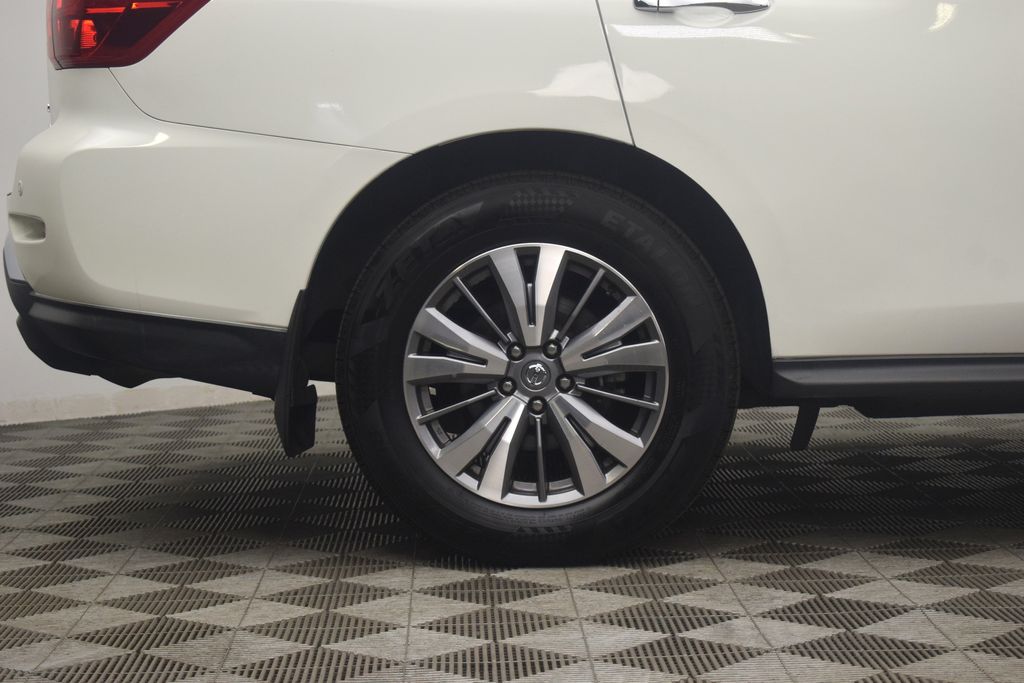 used 2020 Nissan Pathfinder car, priced at $18,095