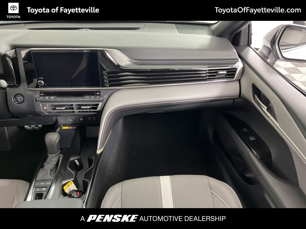 2025 Toyota Camry SE 18