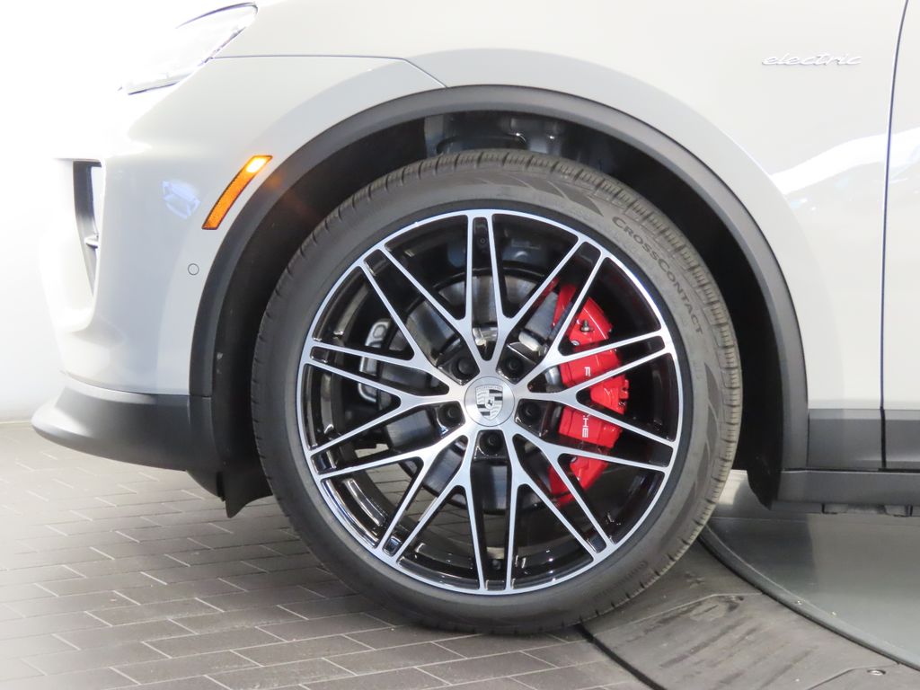 Thumbnail: 2026 Porsche Macan - 11