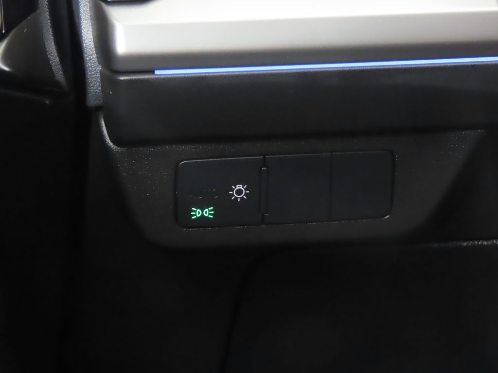 Thumbnail: 2023 Audi Q4 e-tron - 16