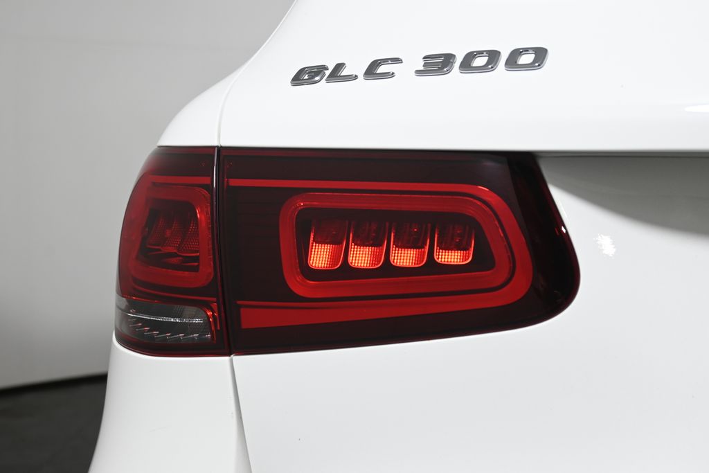Thumbnail: 2022 Mercedes-Benz GLC - 12