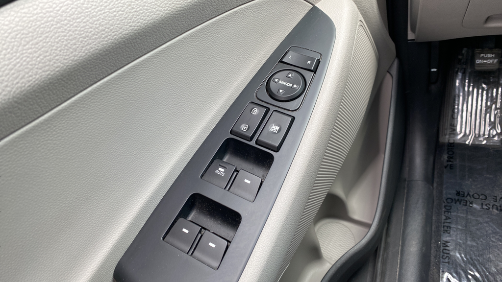 Used 2017 Winter White Hyundai Sport image 22