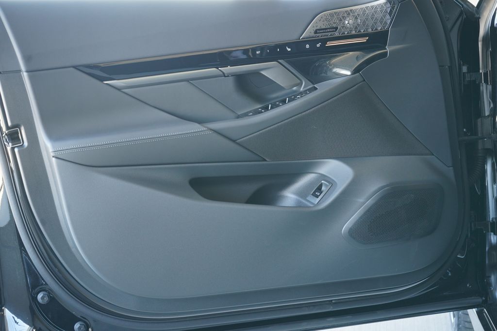 Thumbnail: 2026 BMW 5 Series - 10