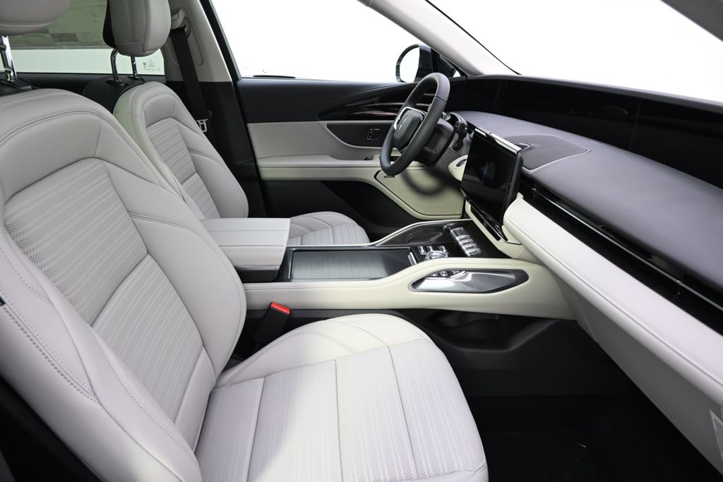 New 2026 White Lincoln Reserve image 16