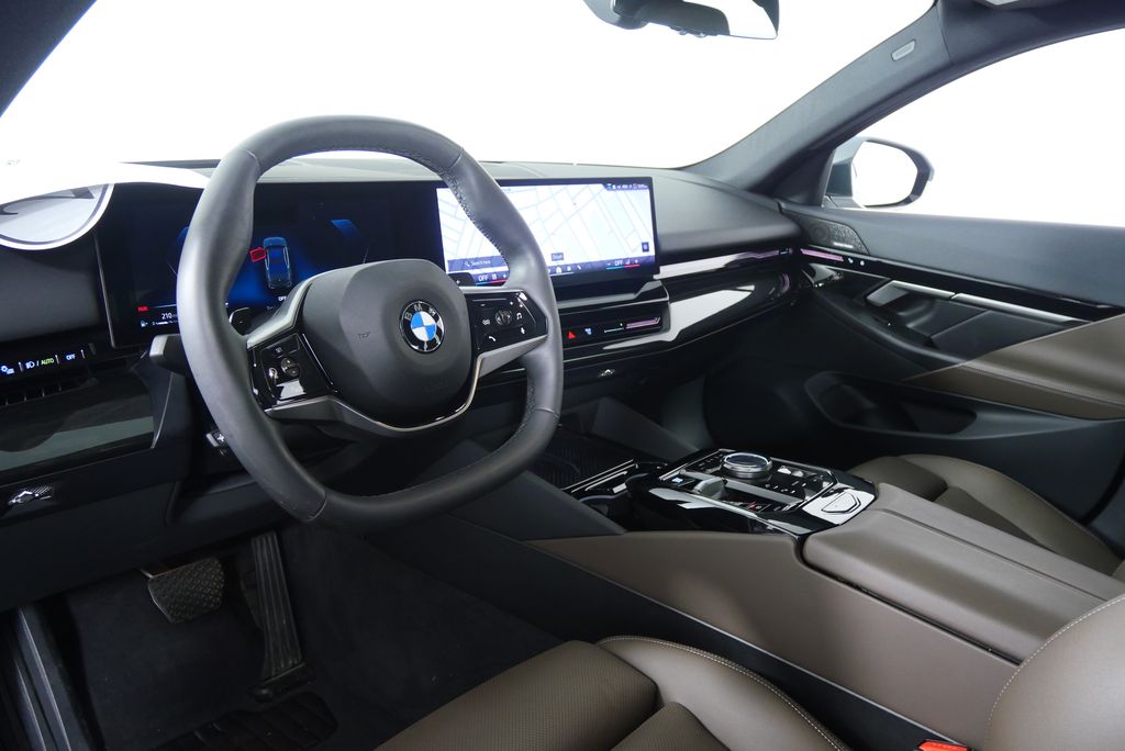 Thumbnail: 2024 BMW 5 Series - 13