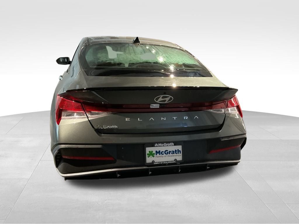 New 2026 Gray Hyundai SEL Sport image 4