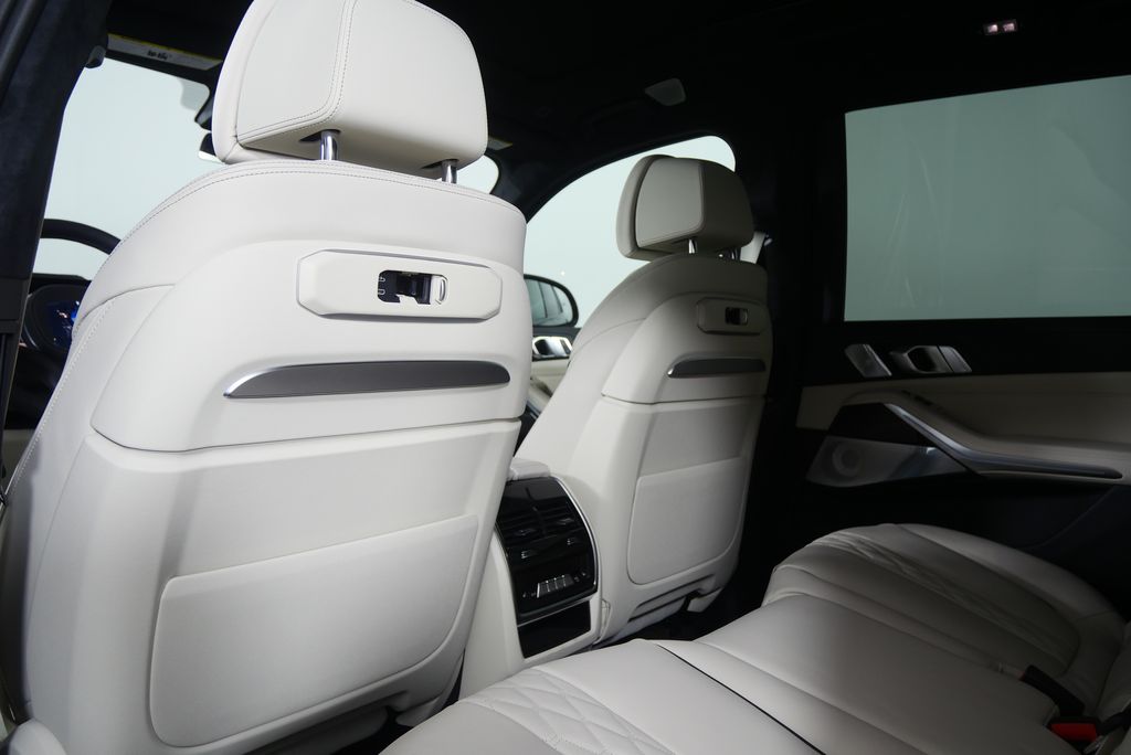 Thumbnail: 2026 BMW X7 - 20