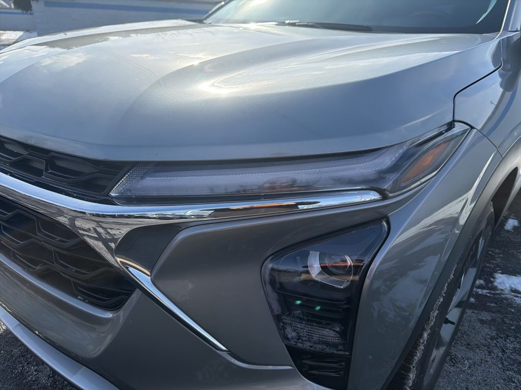 Thumbnail: 2024 Chevrolet Trax - 9