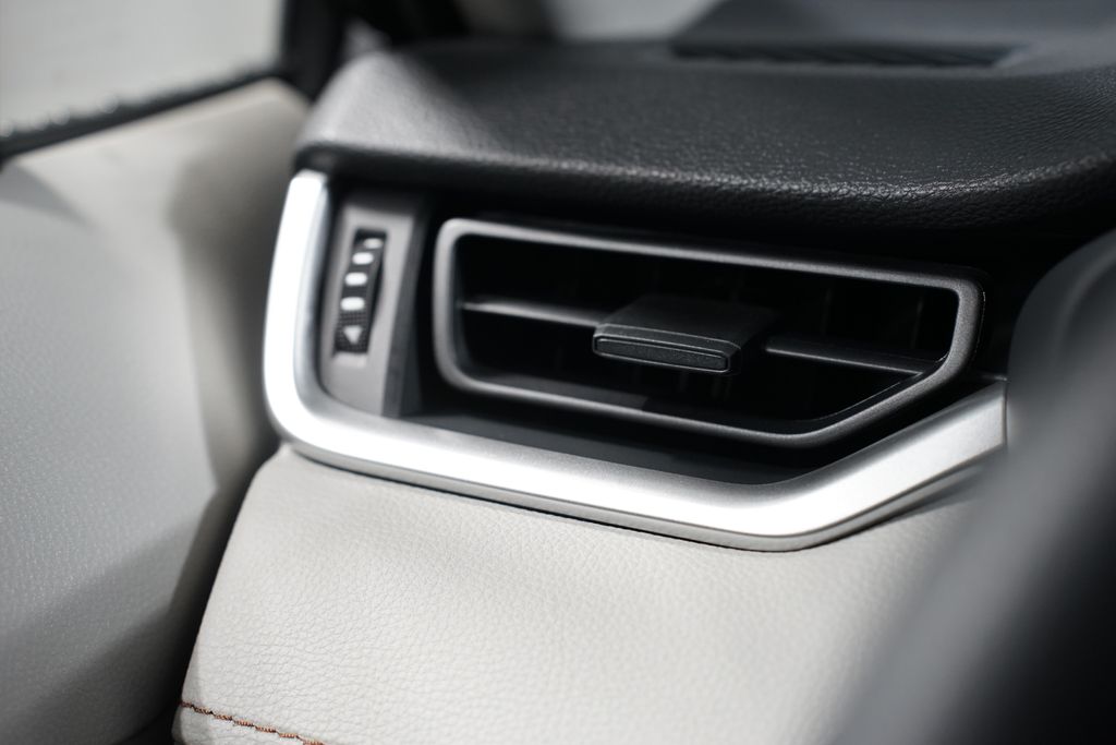 Thumbnail: 2025 Toyota RAV4 - 25