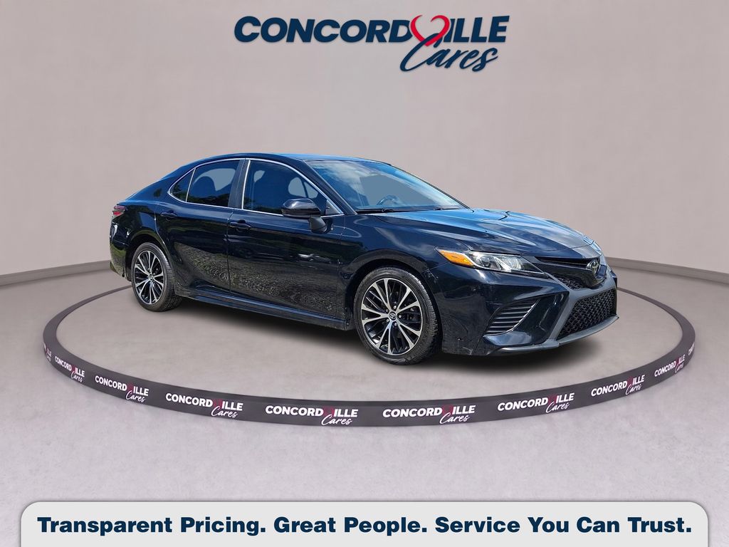  2019 Toyota Camry SE FWD   