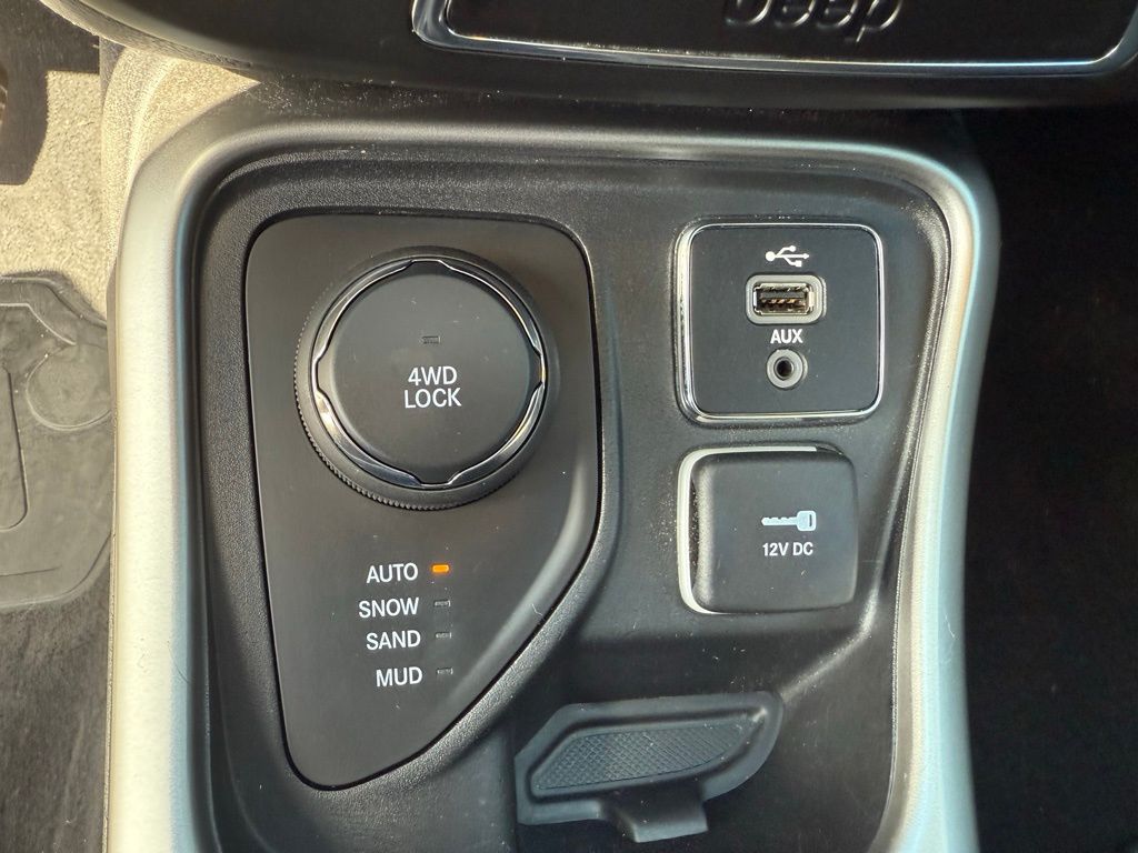 Thumbnail: 2017 Jeep Compass - 22