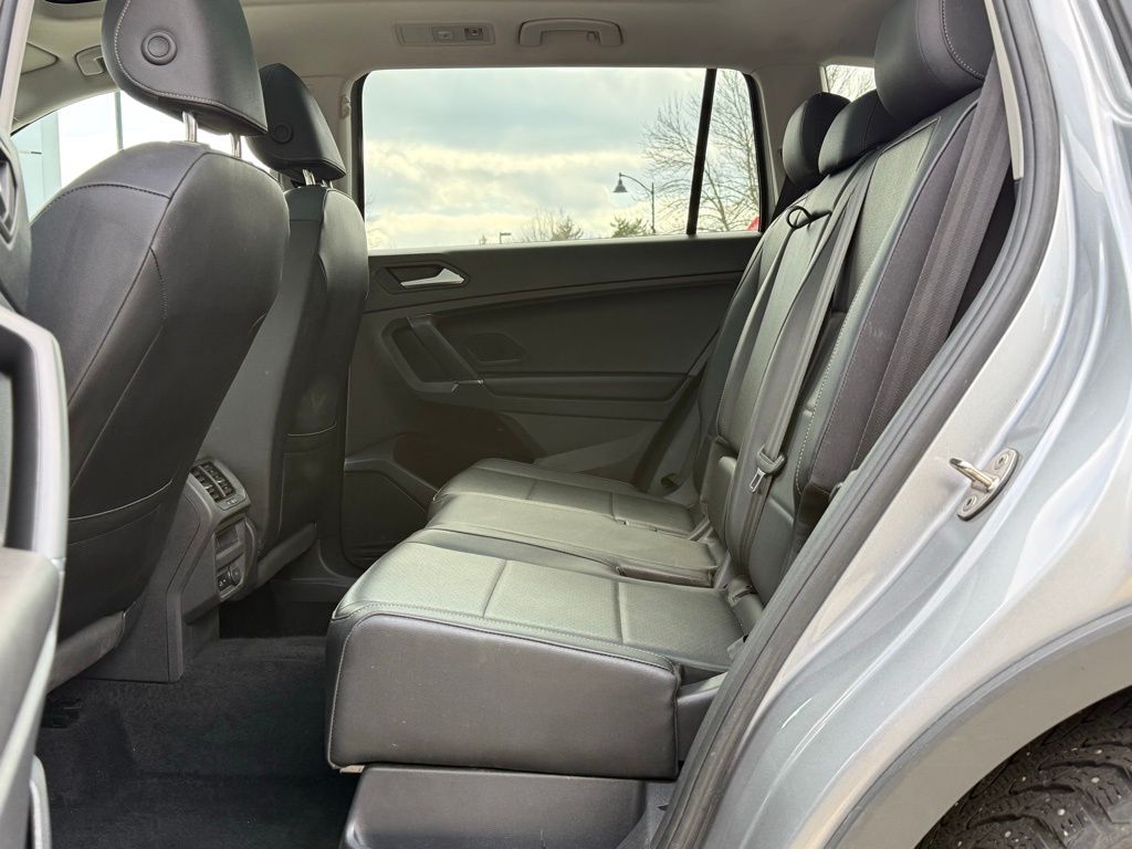 Used 2020 Silver Volkswagen 2.0T SEL image 22