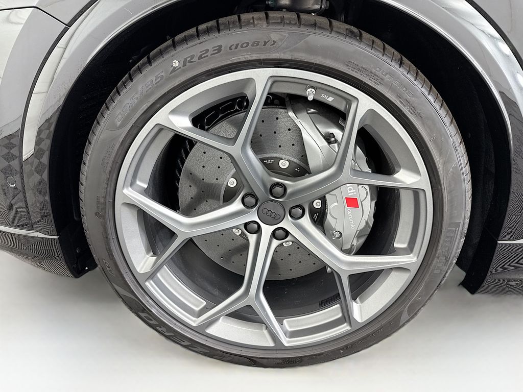 Thumbnail: 2026 Audi RS Q8 - 30