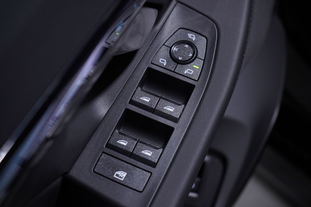 2025 BMW i5 eDrive40 11