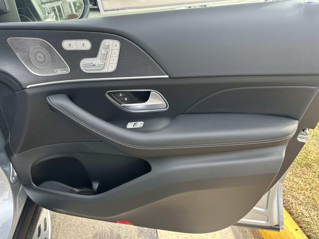 Thumbnail: 2026 Mercedes-Benz GLS - 16