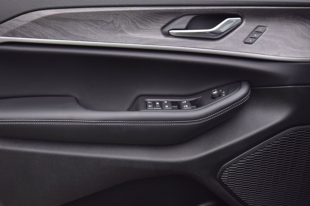 new 2025 Jeep Grand Cherokee car, priced at $44,555