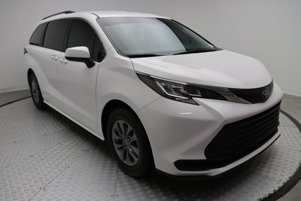 2022 Toyota Sienna LE 6