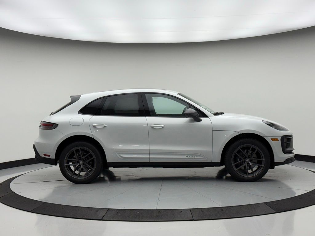 Thumbnail: 2026 Porsche Macan - 8