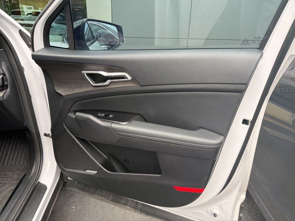 Used 2023 White Kia X-Line image 18