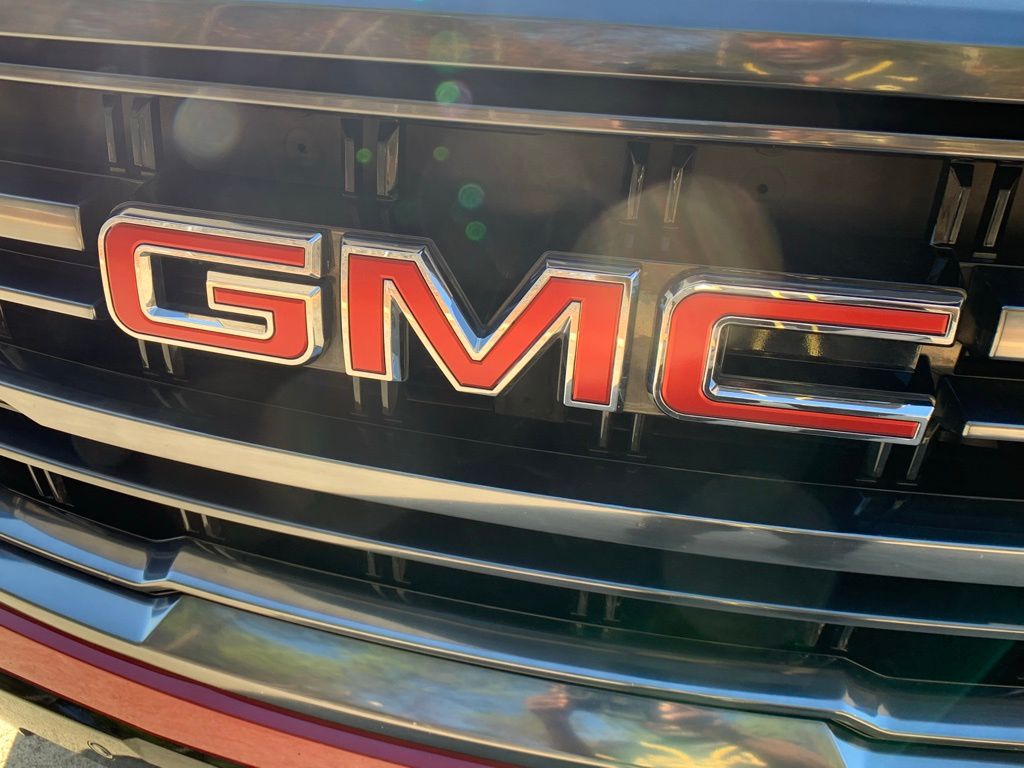 2023 GMC Yukon AT4 10