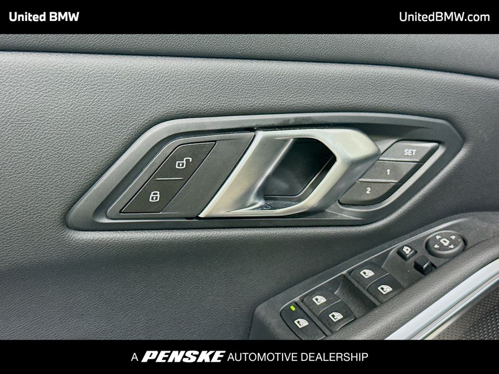 Thumbnail: 2024 BMW 3 Series - 3