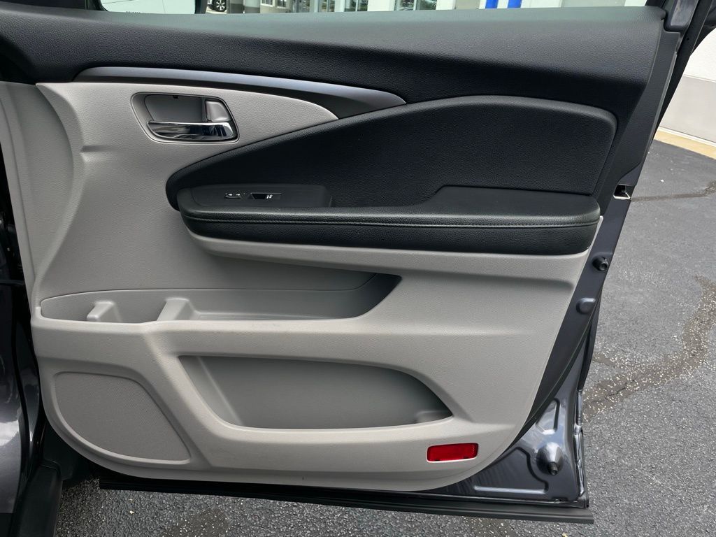 Thumbnail: 2019 Honda Pilot - 30