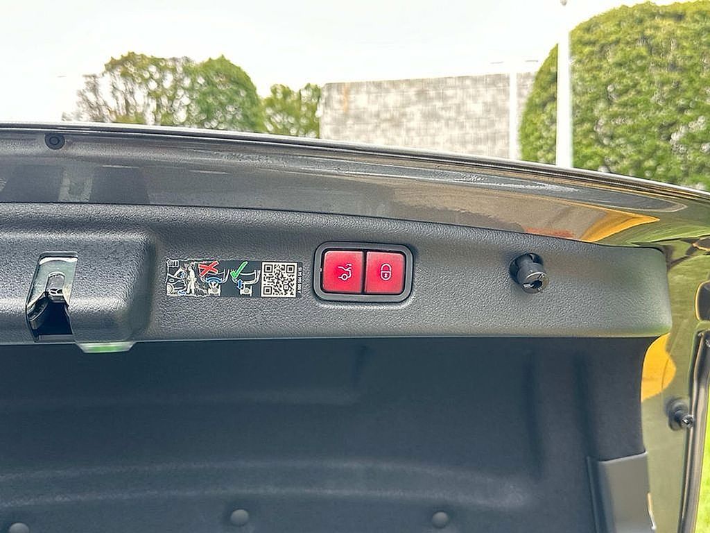 Thumbnail: 2024 Mercedes-Benz C-Class - 28