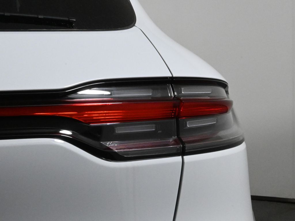 Thumbnail: 2026 Porsche Macan - 14