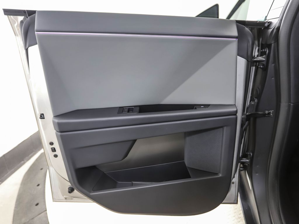 2024 Tesla Cybertruck  16