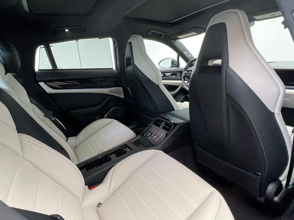 Thumbnail: 2026 Porsche Panamera - 16