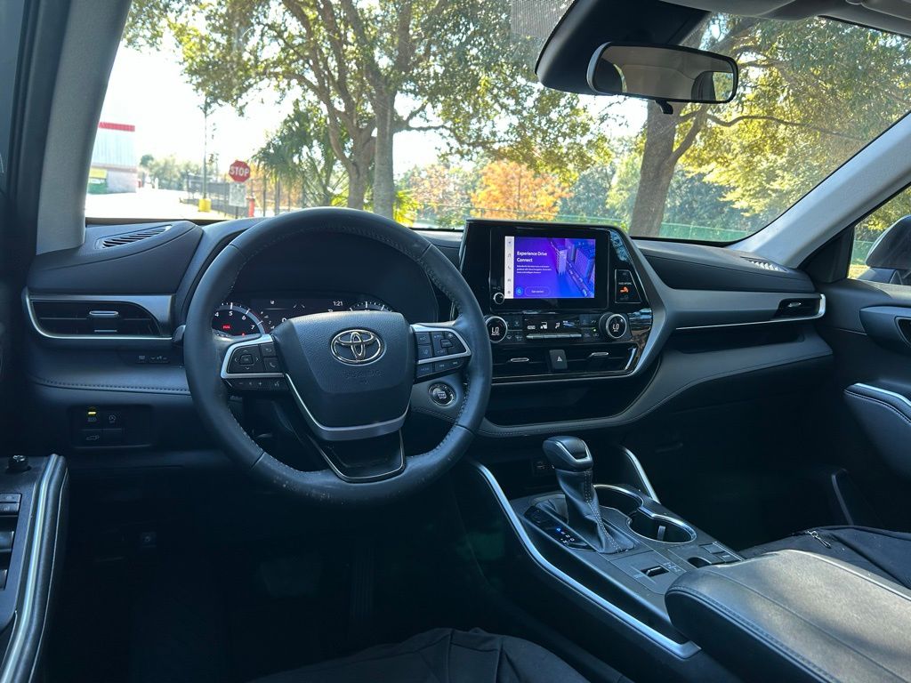 Thumbnail: 2023 Toyota Highlander - 12