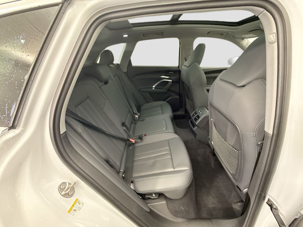 Thumbnail: 2025 Audi Q5 - 21