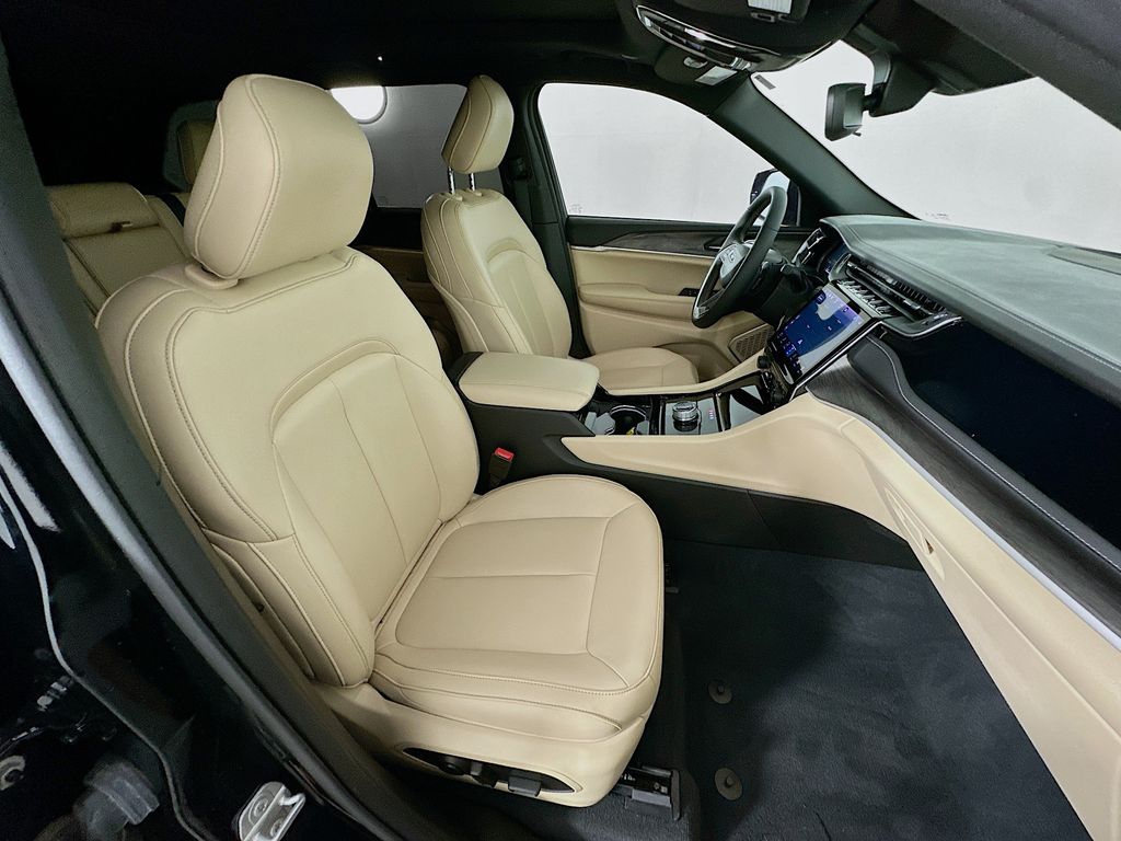 2023 Jeep Grand Cherokee Limited Edition 29