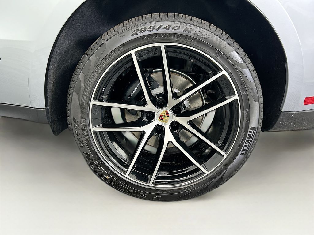 Thumbnail: 2026 Porsche Macan - 32