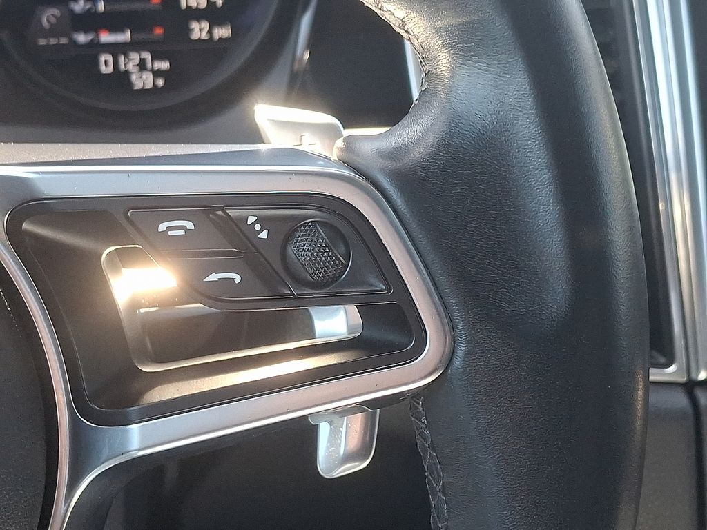 2015 Porsche Macan Turbo 27