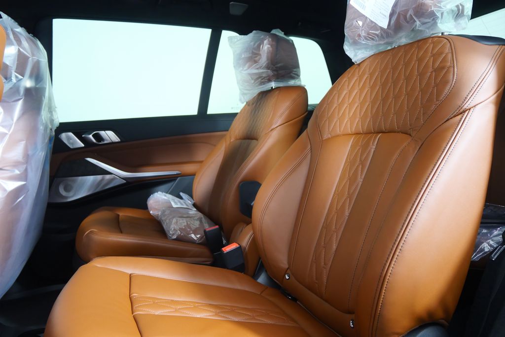 Thumbnail: 2026 BMW X7 - 17