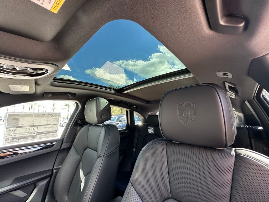 Thumbnail: 2026 Porsche Macan - 23