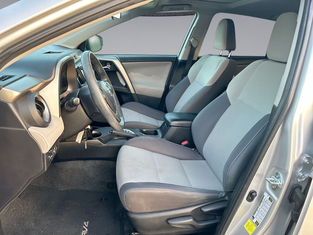 Thumbnail: 2015 Toyota RAV4 - 11