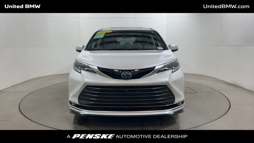 2023 Toyota Sienna Platinum 3