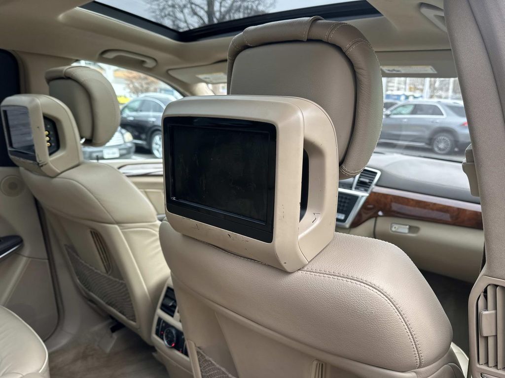 Thumbnail: 2013 Mercedes-Benz GL-Class - 28