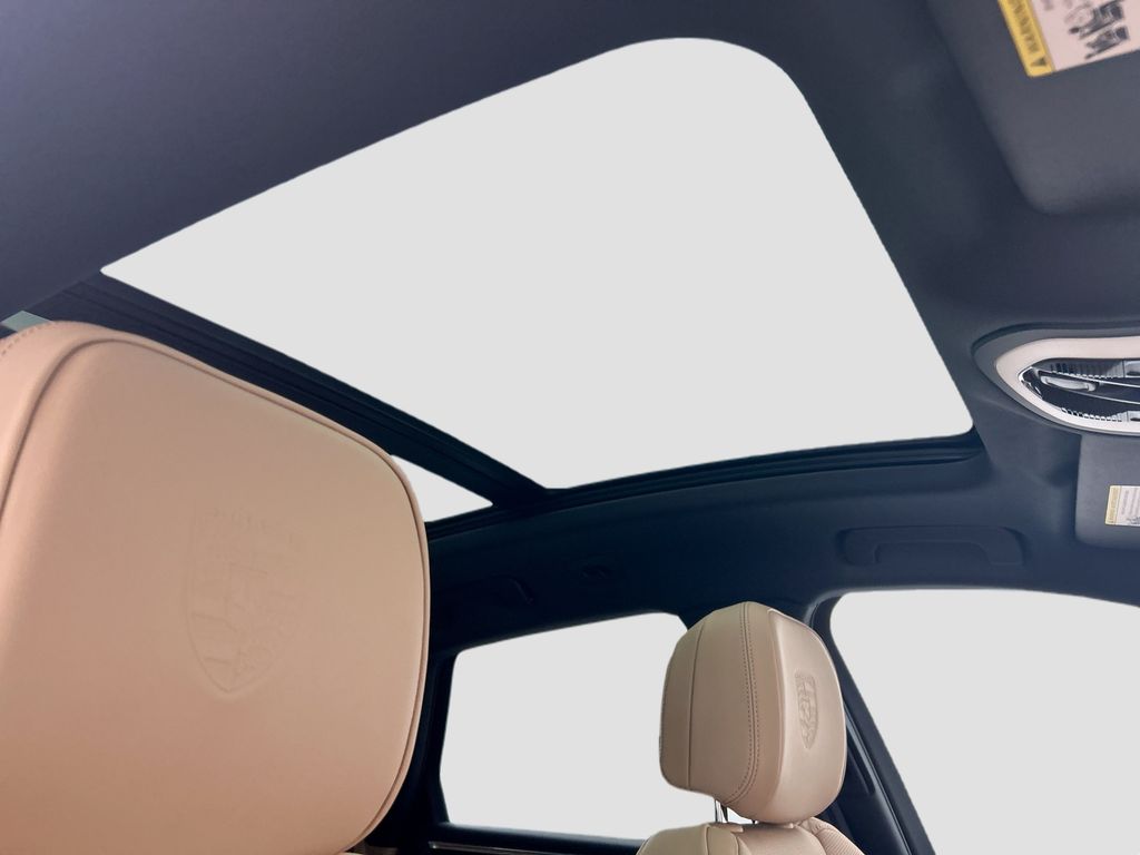 Thumbnail: 2026 Porsche Macan - 21